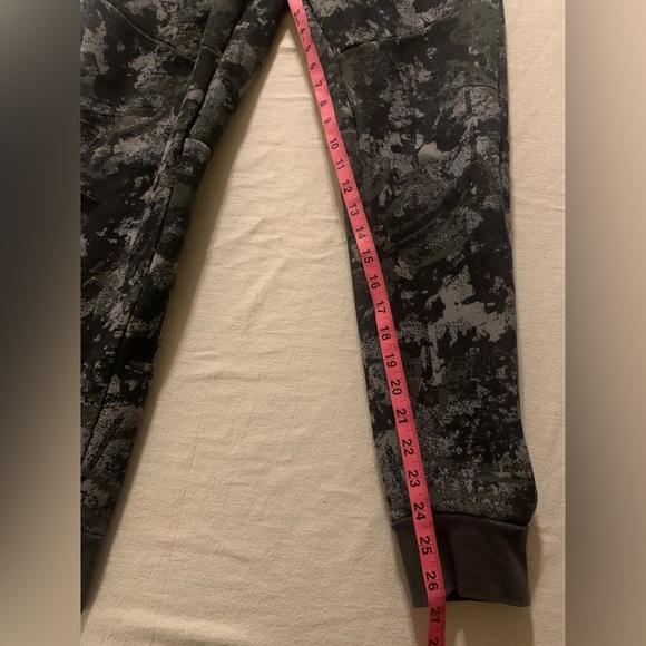 Nike Men’s Black and Gray Patterned Joggers, Medium, NWOT - Picture 13 of 16